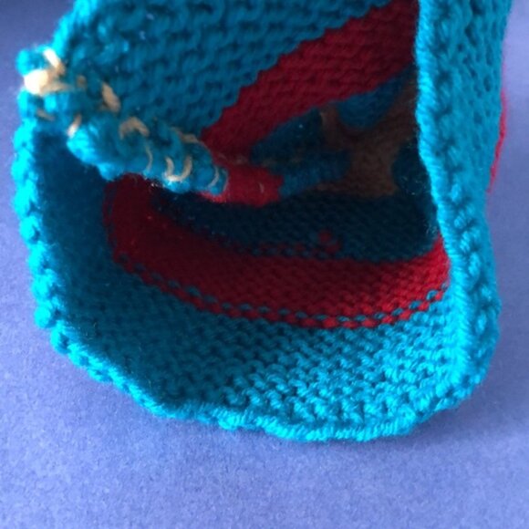 NWOT Vintage Hand-Knitted Made-in-Canada Red & Blue Beanie with Pom Pom - Picture 3 of 3